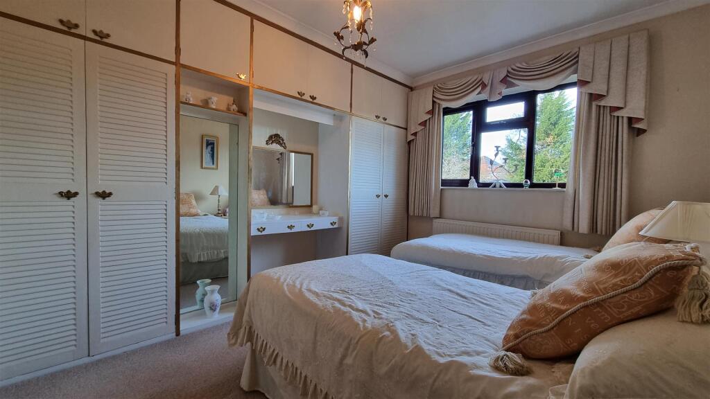 Additional image 8 of Kenway, Hollywood