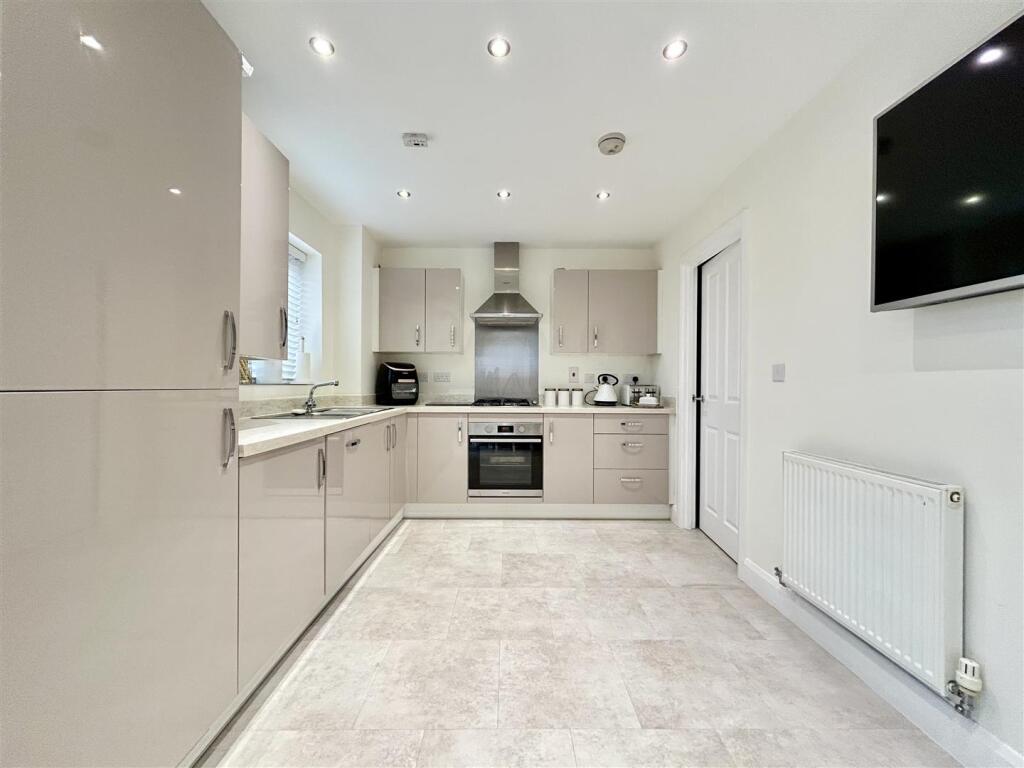 Additional image 11 of Poppy Avenue, Oldbury