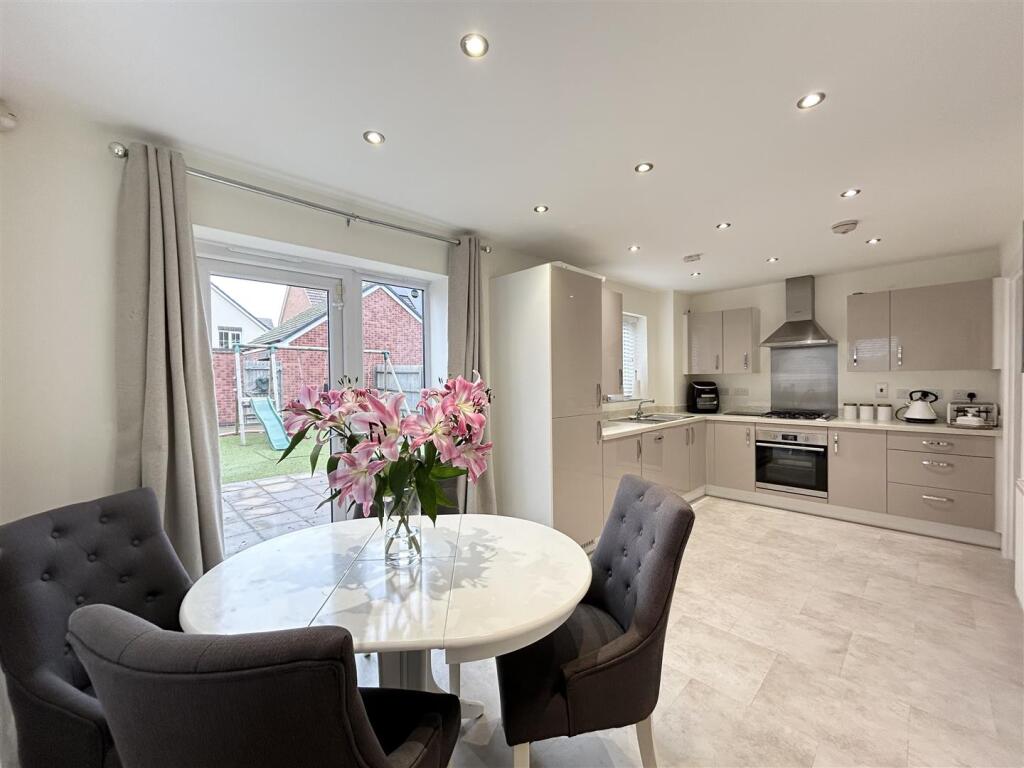 Additional image 10 of Poppy Avenue, Oldbury