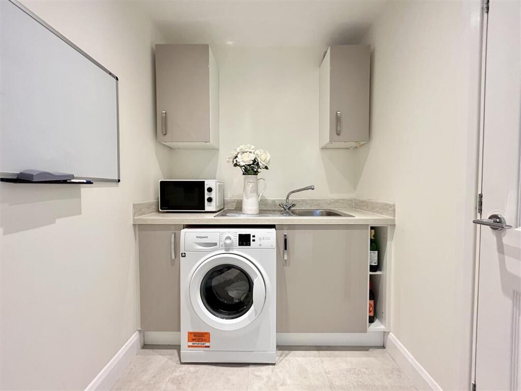 Additional image 12 of Poppy Avenue, Oldbury