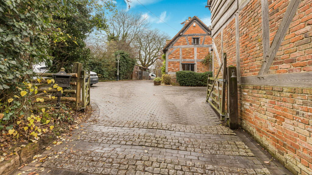 Additional image 31 of Wiggins Hill Road, Wishaw