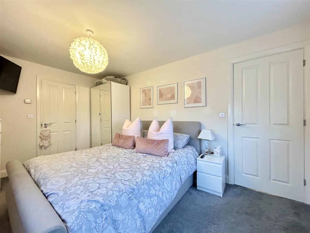 Additional image 14 of Poppy Avenue, Oldbury