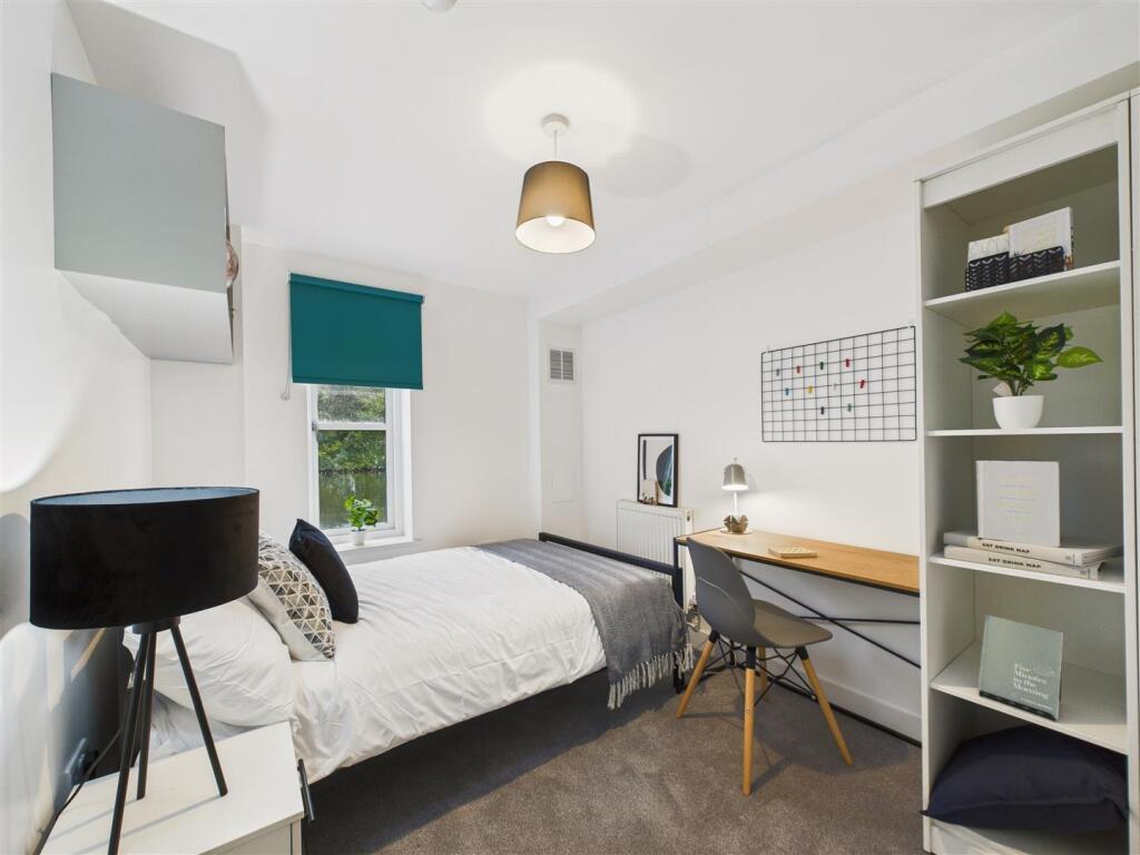 Additional image 11 of F1, Canal Bridge