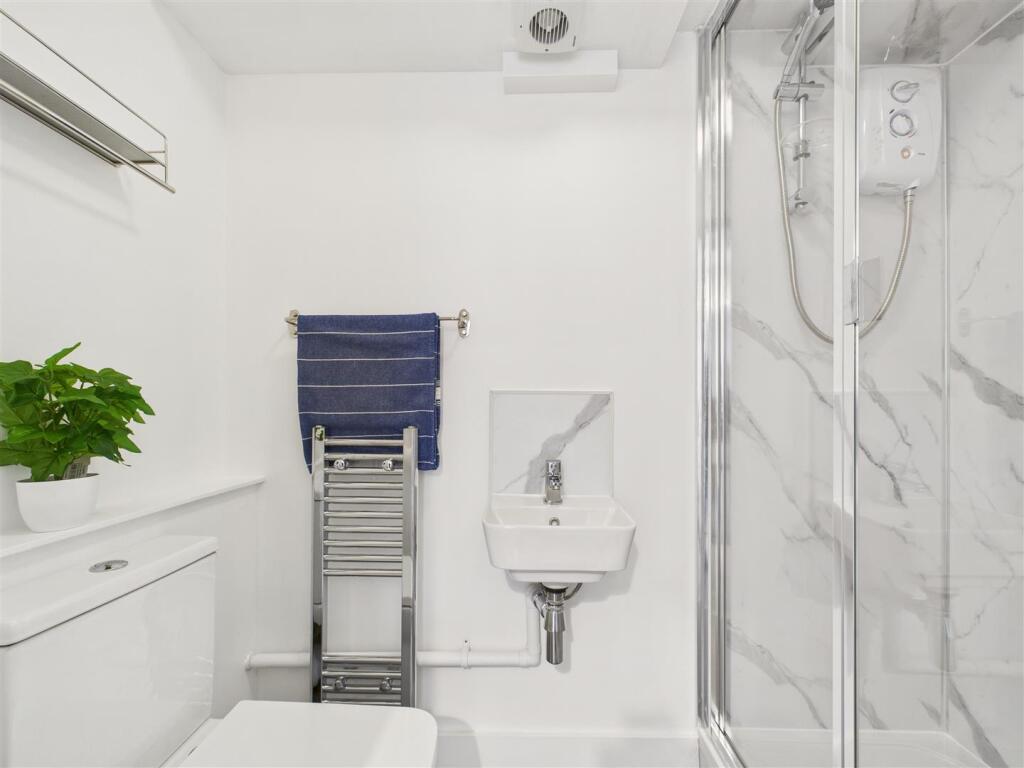 Additional image 13 of F1, Canal Bridge