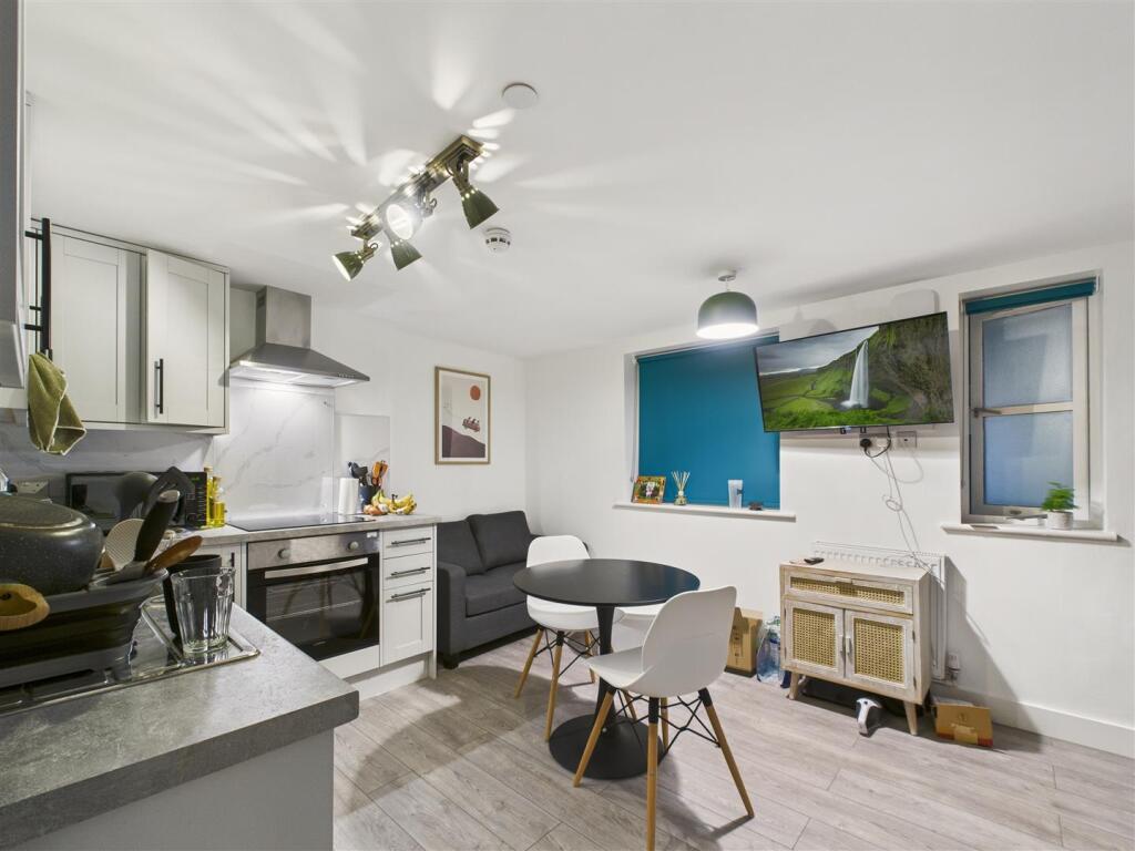 Additional image 5 of Flat 1, 2 Canal Bridge