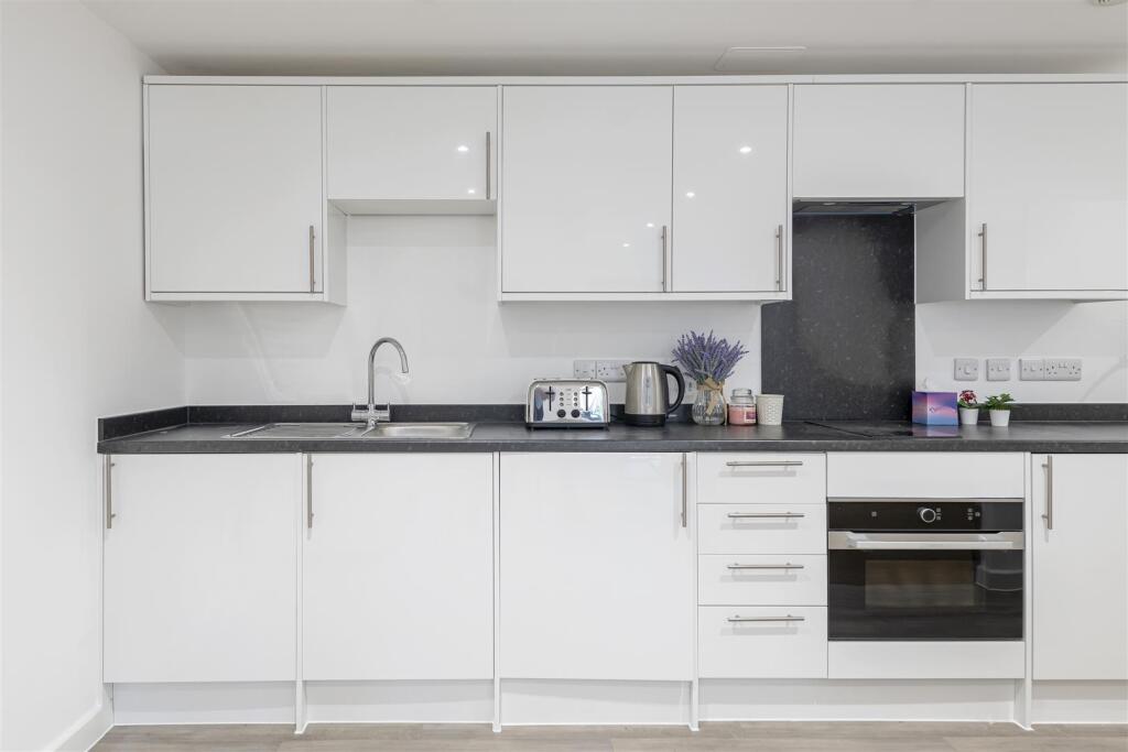 Additional image 10 of Banglo House, Lower Bristol Road, Bath, BA2