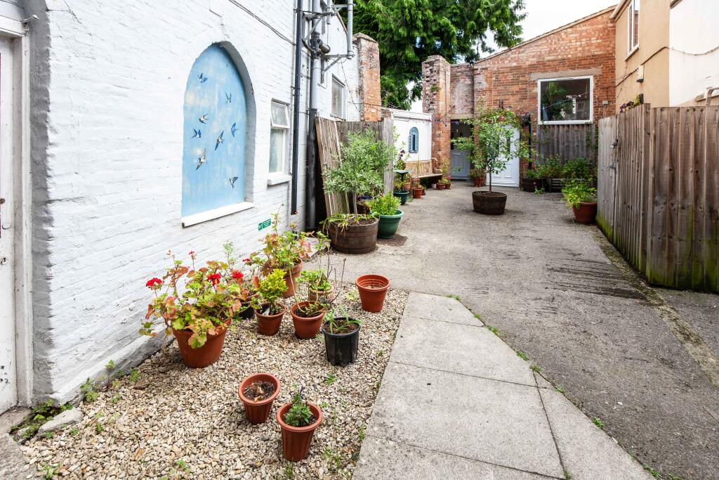 Additional image 9 of 11a Market Place, Warminster, BA12 9AY