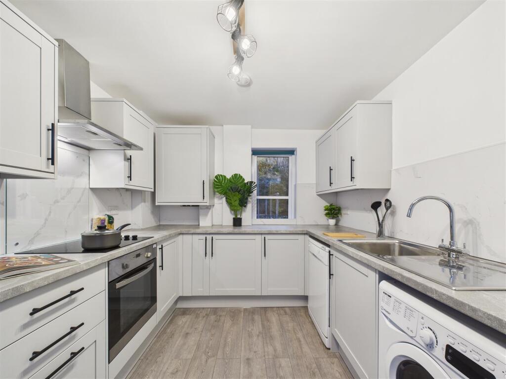 Additional image 5 of F1, Canal Bridge