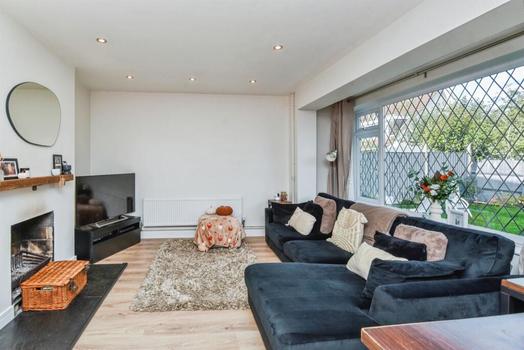 Additional image 18 of Langholm Avenue, Warminster