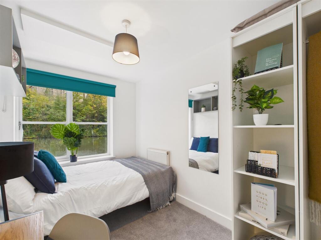 Additional image 8 of F1, Canal Bridge