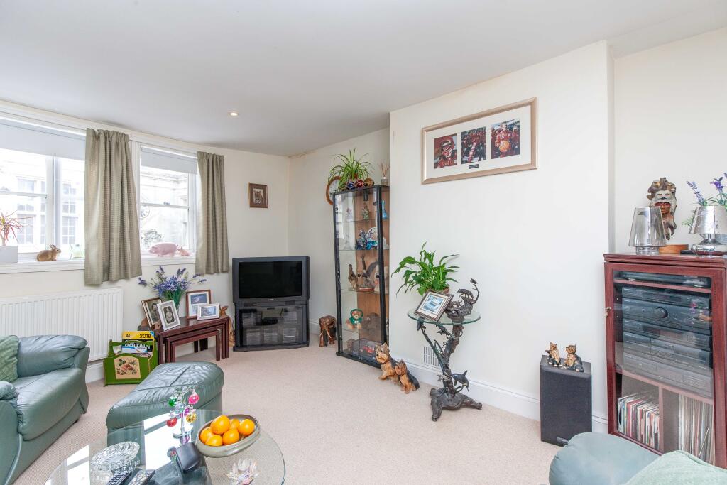 Additional image 16 of 11b Market Place, Warminster, BA12 9AY