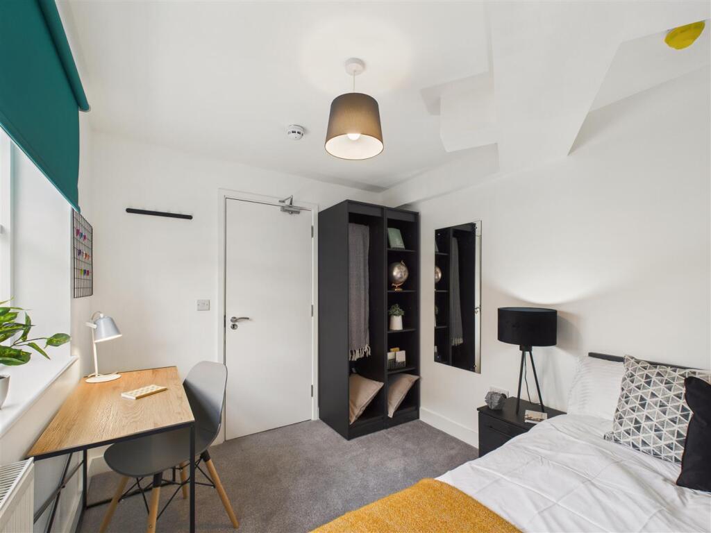 Additional image 7 of F1, Canal Bridge