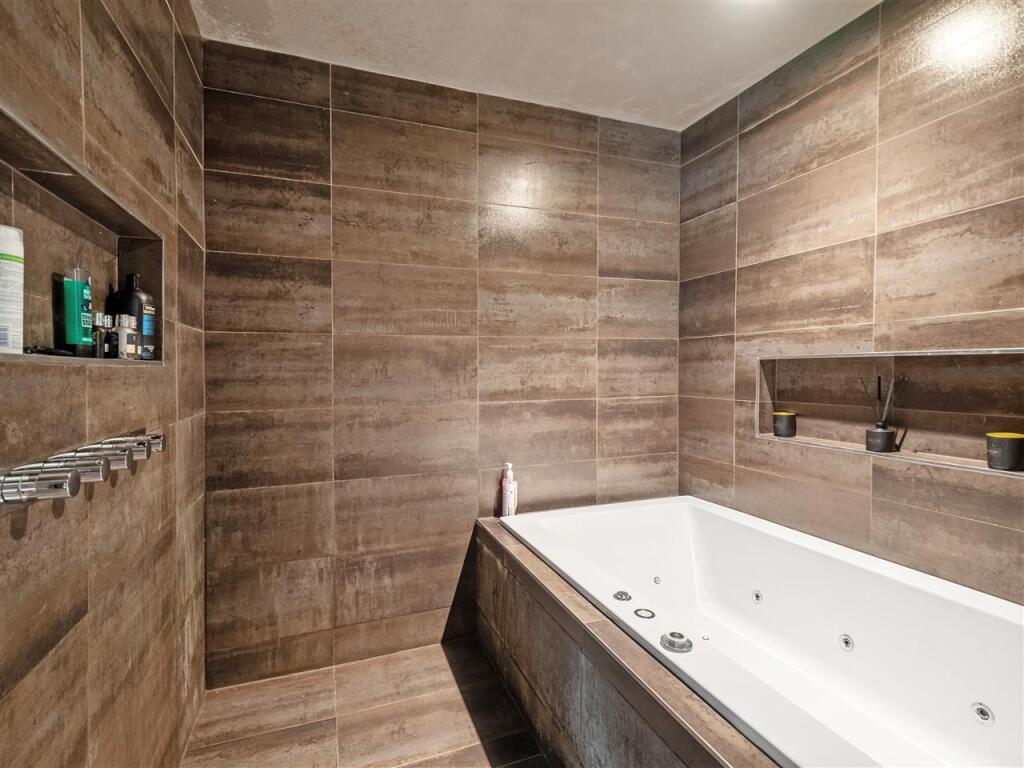 Additional image 16 of Earlswood Court, Leafy Lane, Solihull