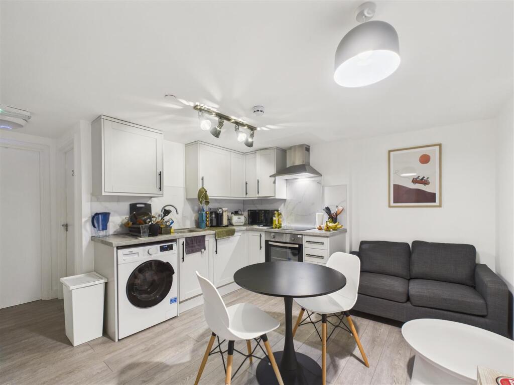 Additional image 17 of Flat 1, 2 Canal Bridge