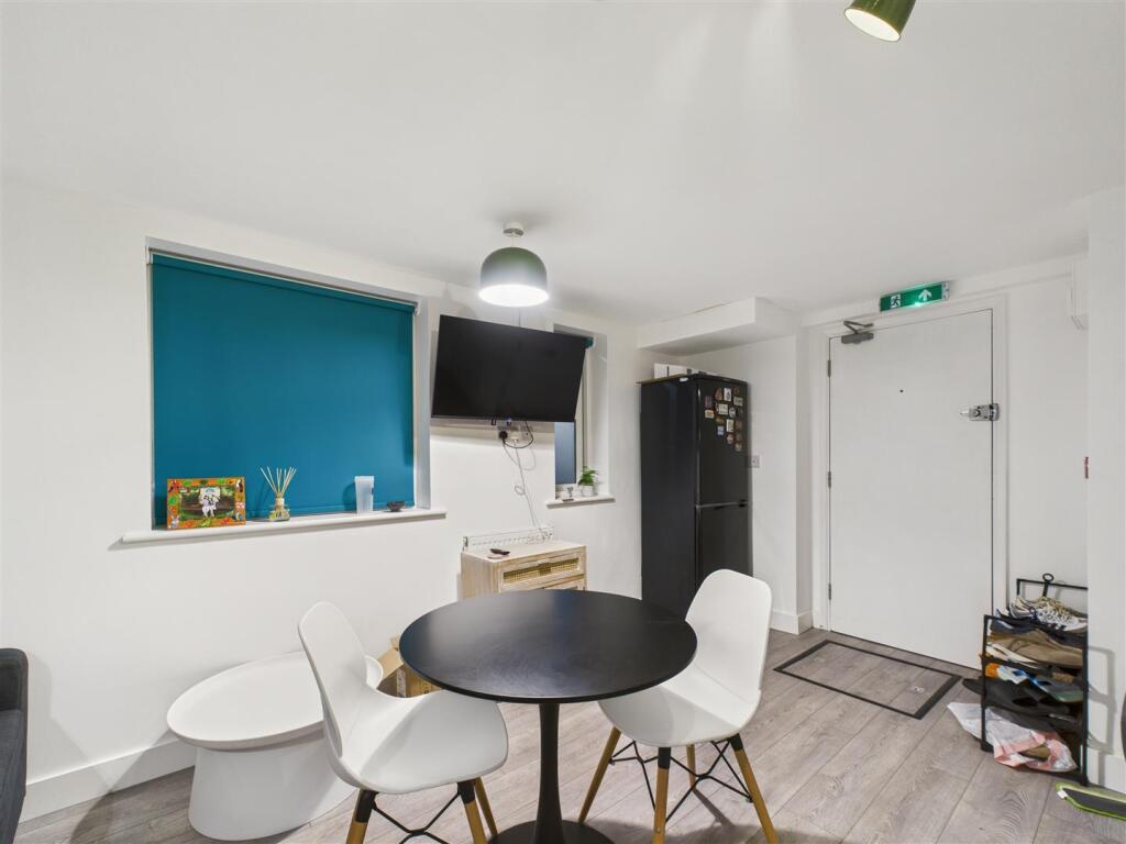 Additional image 18 of Flat 1, 2 Canal Bridge