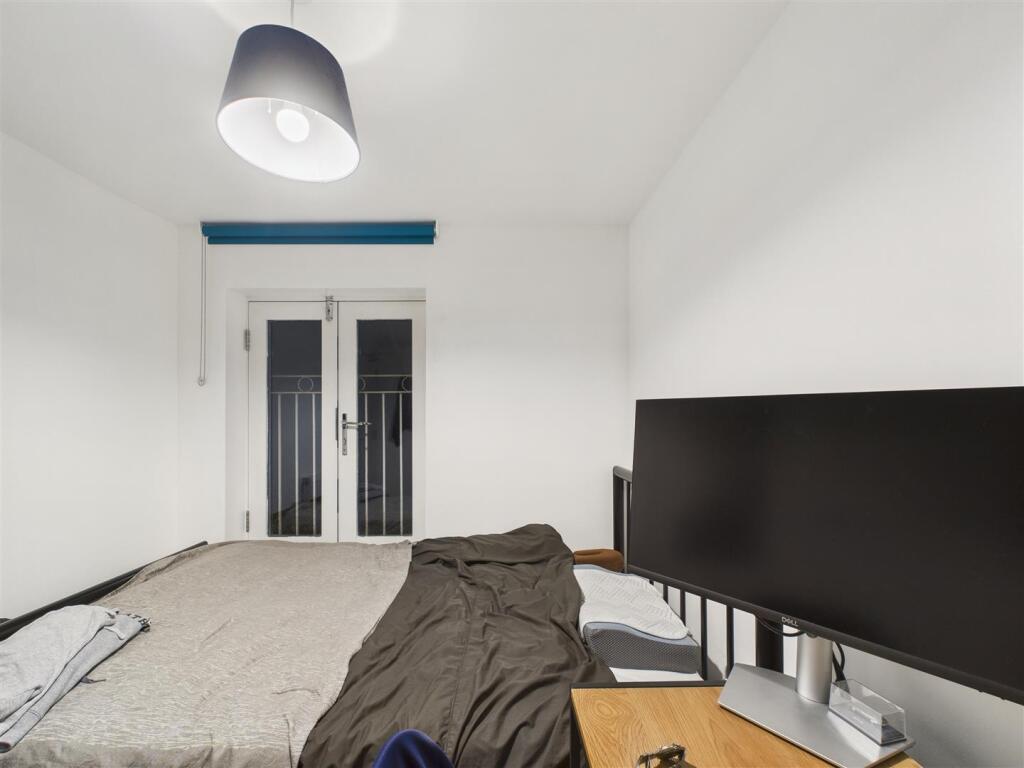 Additional image 15 of Flat 1, 2 Canal Bridge