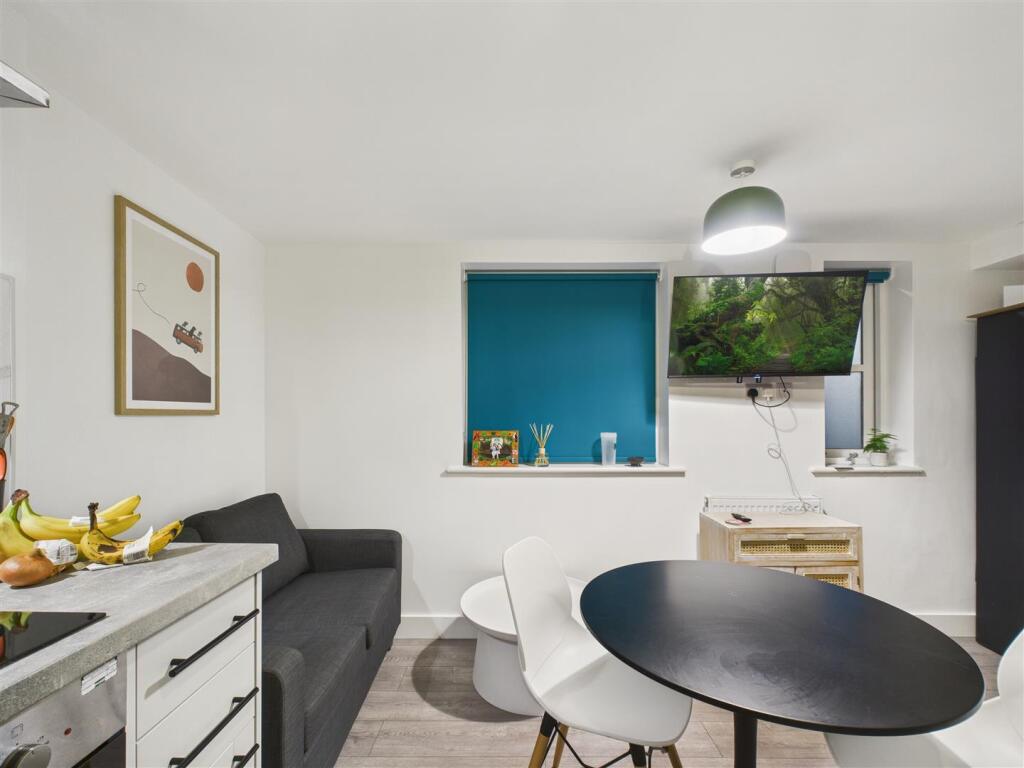 Additional image 4 of Flat 1, 2 Canal Bridge