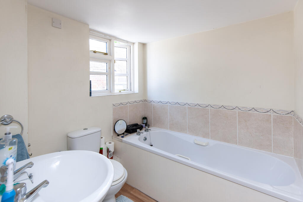 Additional image 7 of 11a Market Place, Warminster, BA12 9AY