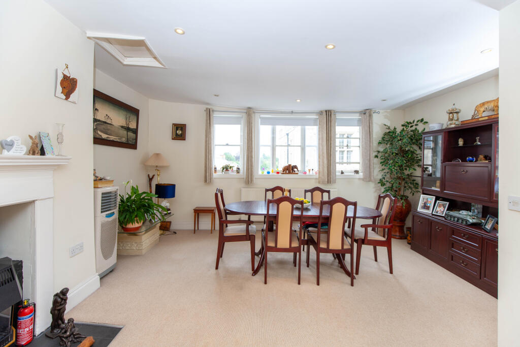 Additional image 9 of 11b Market Place, Warminster, BA12 9AY