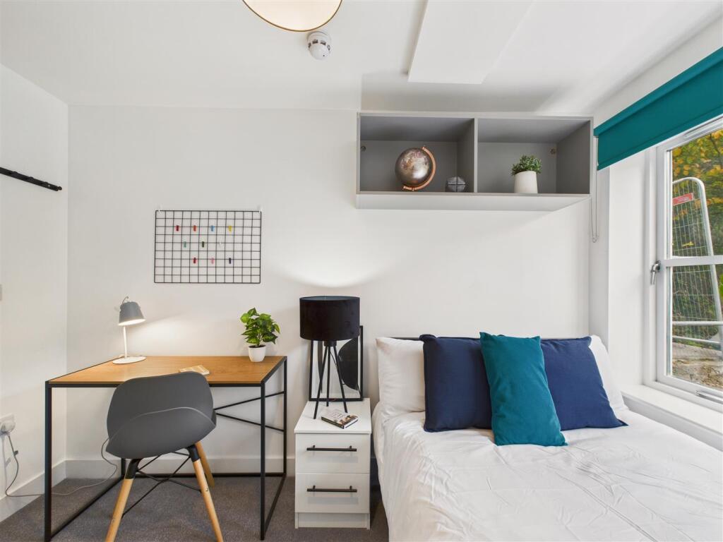 Additional image 9 of F1, Canal Bridge