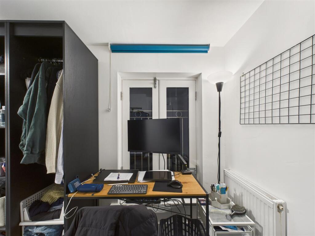 Additional image 10 of Flat 1, 2 Canal Bridge