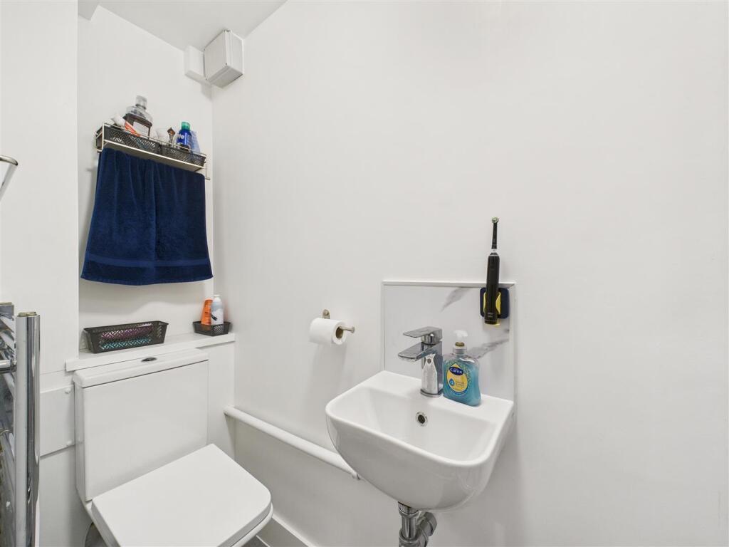 Additional image 7 of Flat 1, 2 Canal Bridge