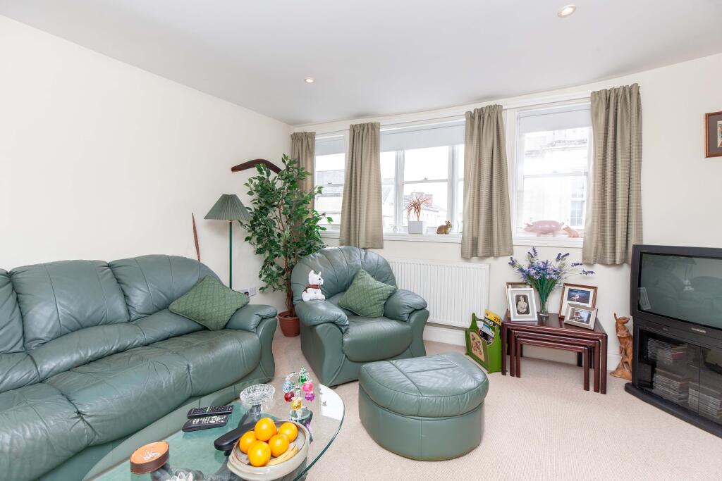 Additional image 3 of 11b Market Place, Warminster, BA12 9AY