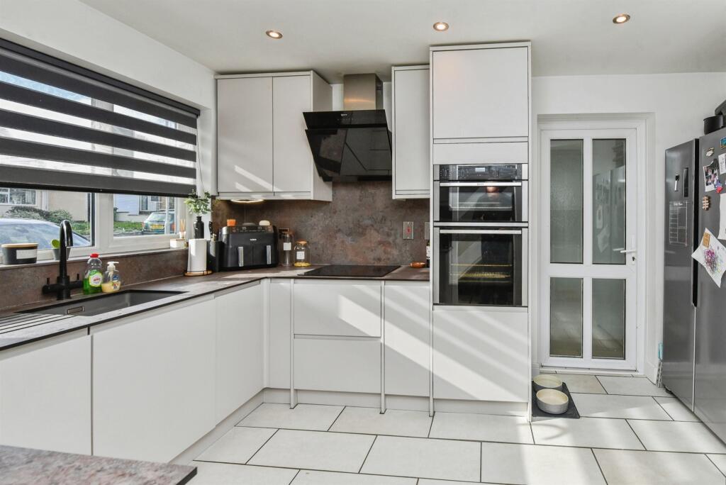 Additional image 19 of Langholm Avenue, Warminster