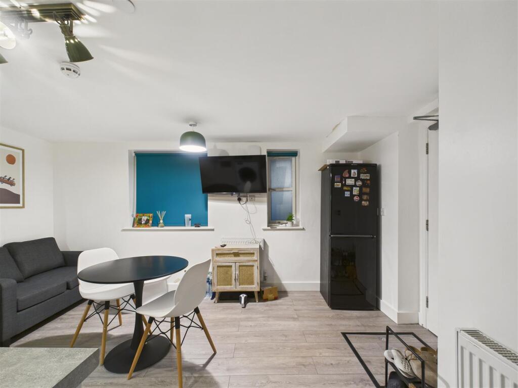 Additional image 6 of Flat 1, 2 Canal Bridge