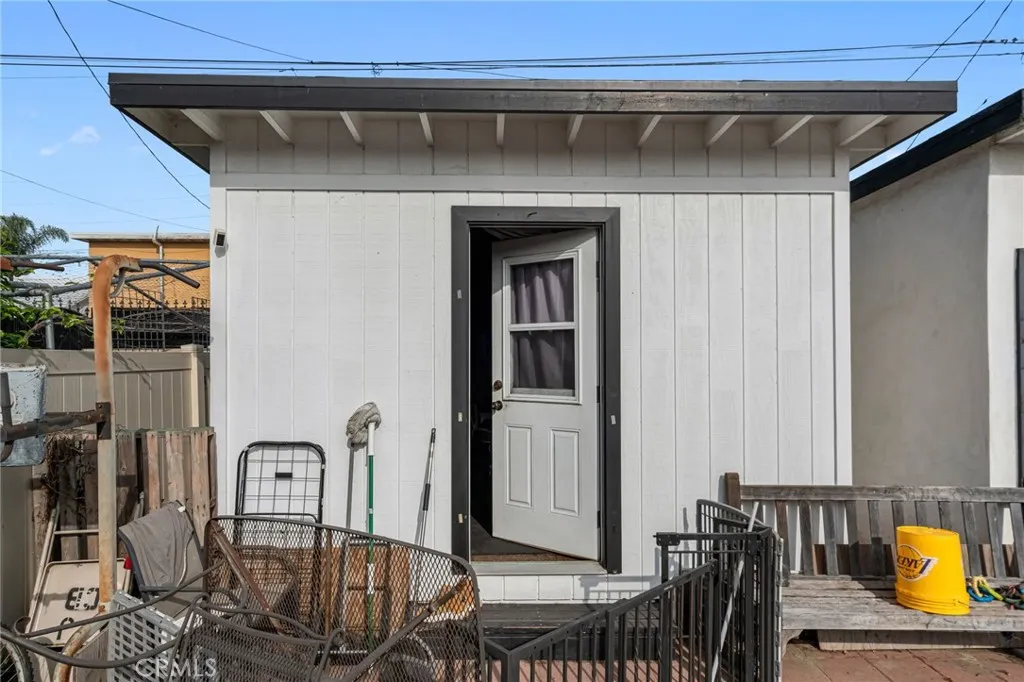 Additional image 82 of 827 E 97th St, Los Angeles, CA 90002