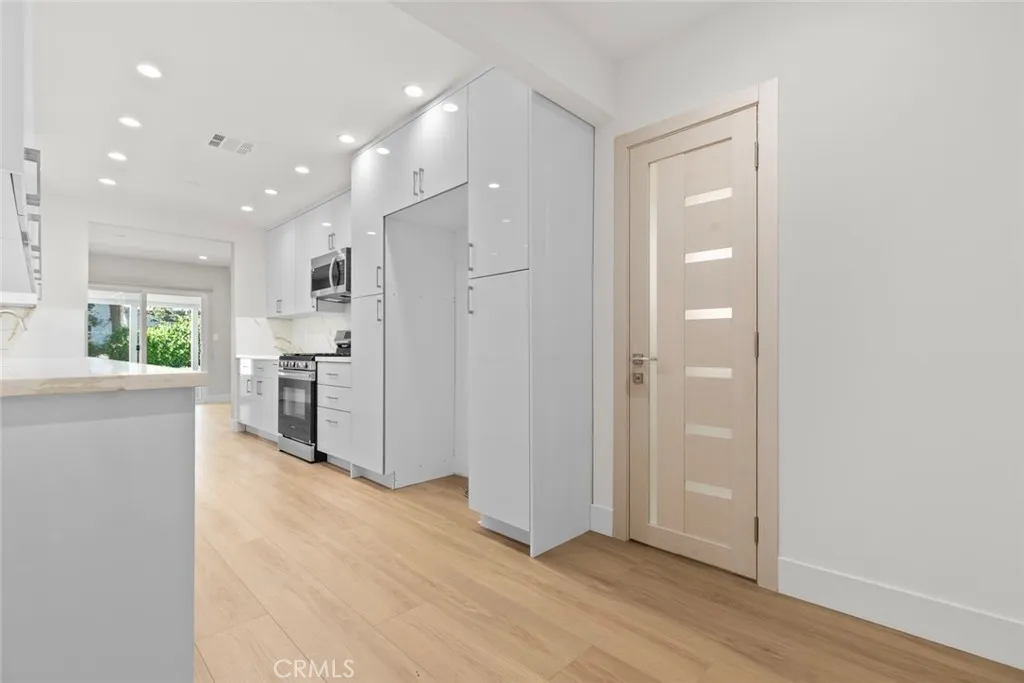 Additional image 51 of 6820 Encino Avenue, Van Nuys, CA 91406