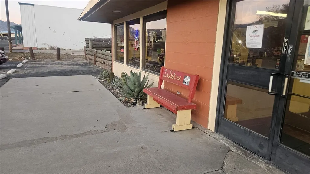 Additional image 3 of 6106 Lake Isabella Boulevard, Lake Isabella, CA 93240