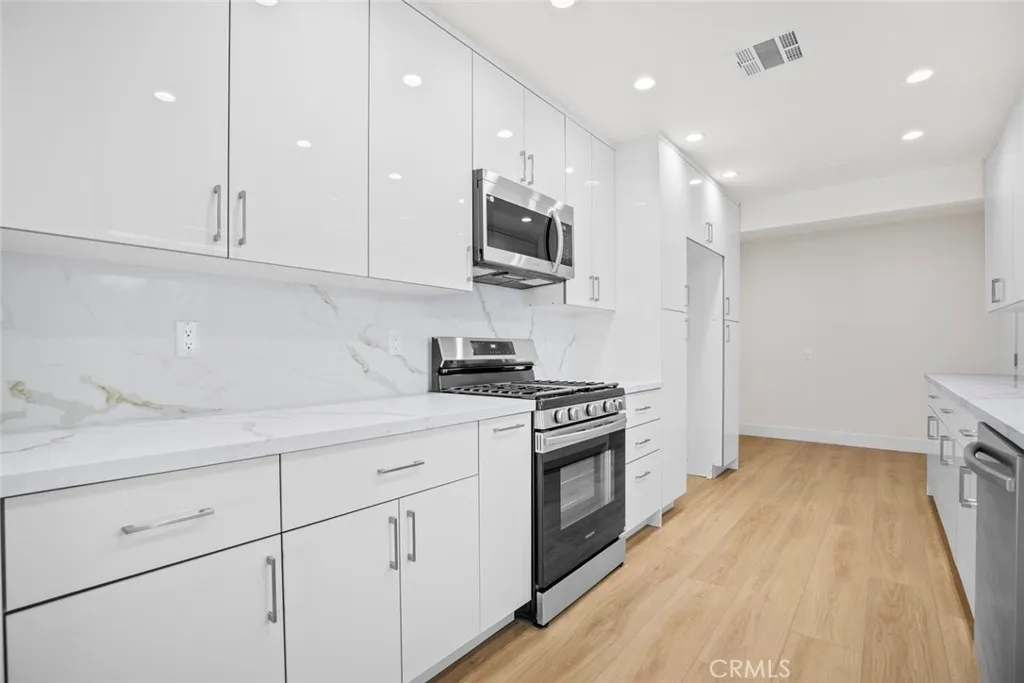 Additional image 13 of 6820 Encino Avenue, Van Nuys, CA 91406