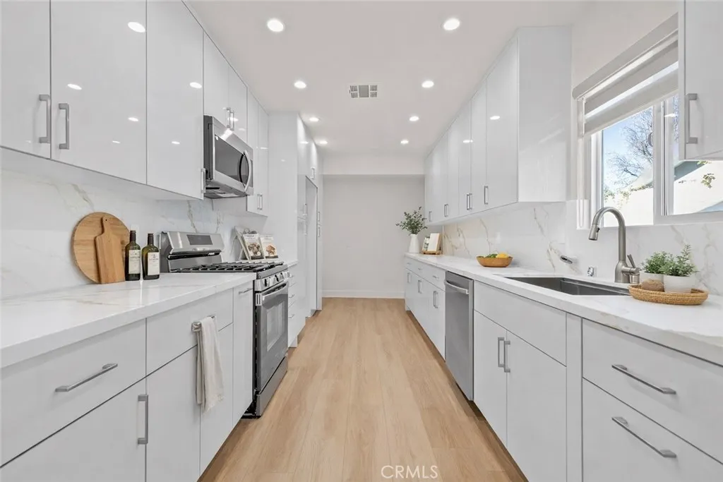 Additional image 47 of 6820 Encino Avenue, Van Nuys, CA 91406