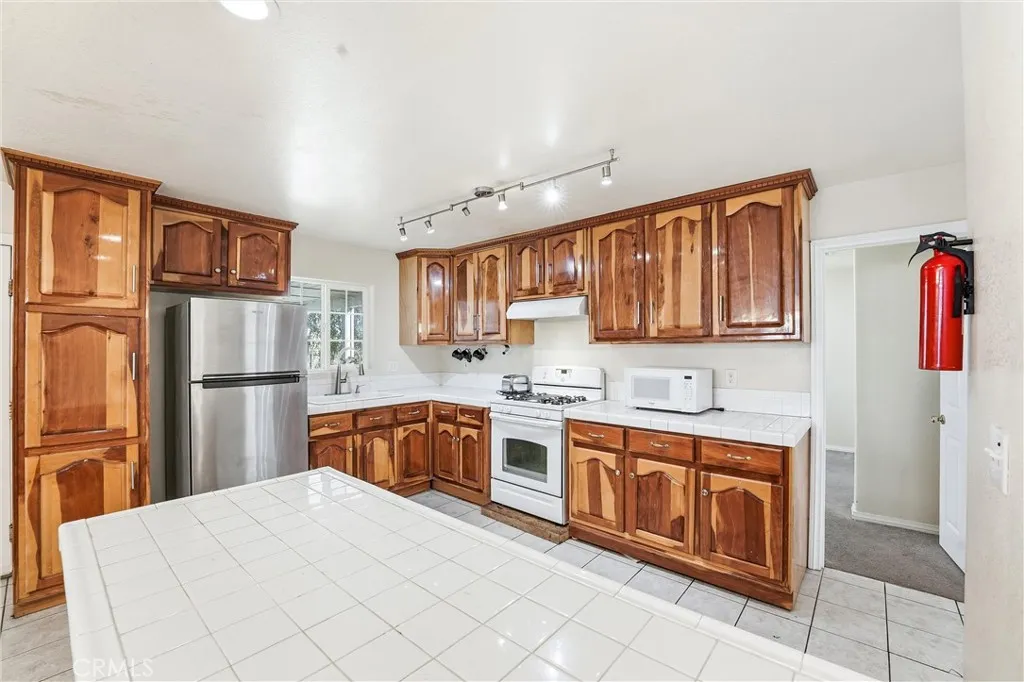 Additional image 13 of 38056 90th St E, Littlerock, CA 93543