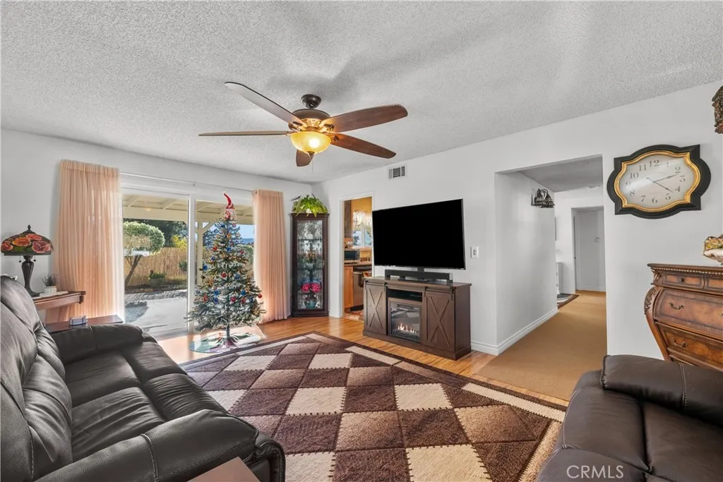 Additional image 8 of 19726 Steinway St, Canyon Country, CA 91351