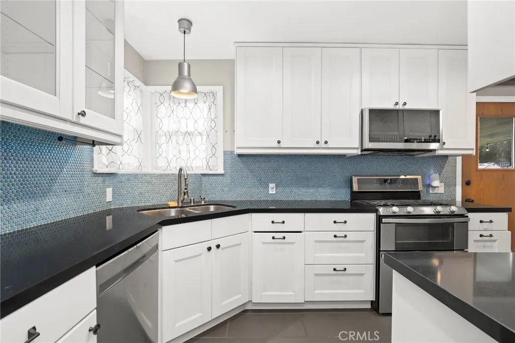 Additional image 12 of 2117 N Screenland Dr, Burbank, CA 91505