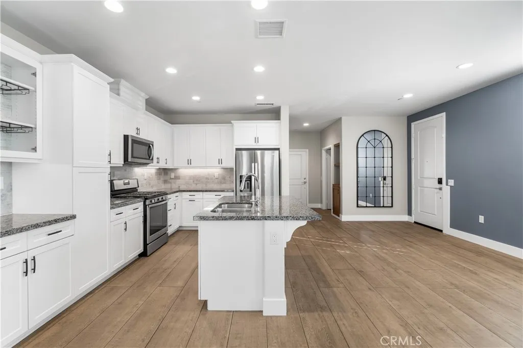 Additional image 44 of 28661 Jardineras Dr, Valencia, CA 91354