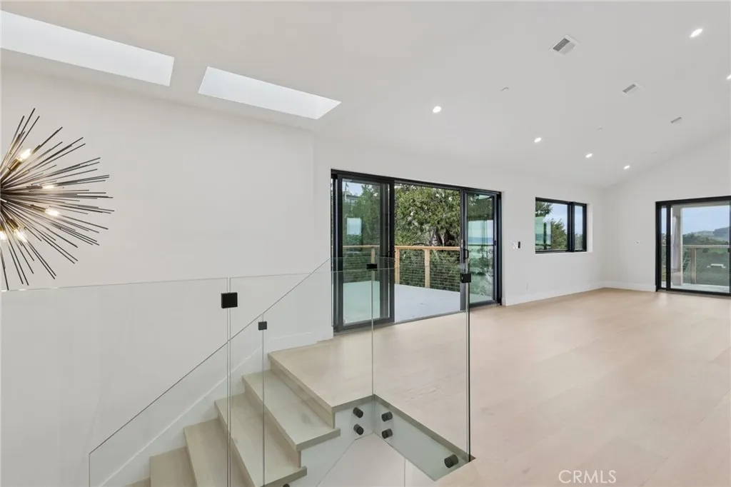 Additional image 83 of 526 Klamath Street, Brisbane, CA 94005