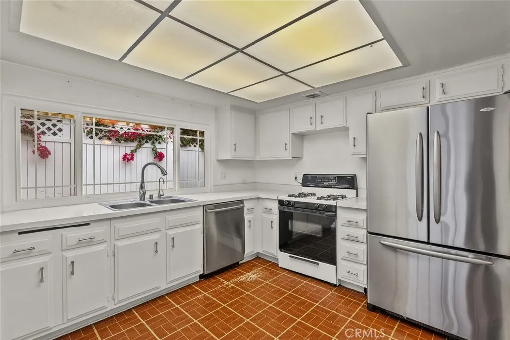 Additional image 42 of 29147 Lotusgarden Dr, Canyon Country, CA 91387