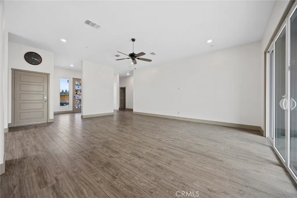 Additional image 60 of 5913 Hawthorn Tree Ln, Bakersfield, CA 93313