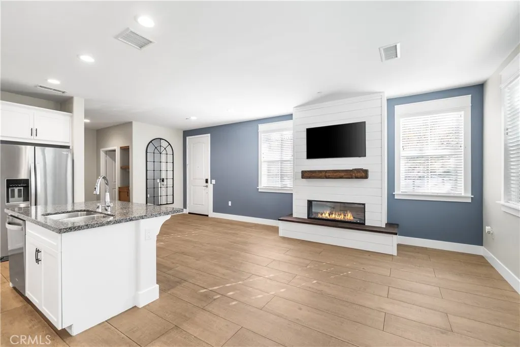 Additional image 3 of 28661 Jardineras Dr, Valencia, CA 91354