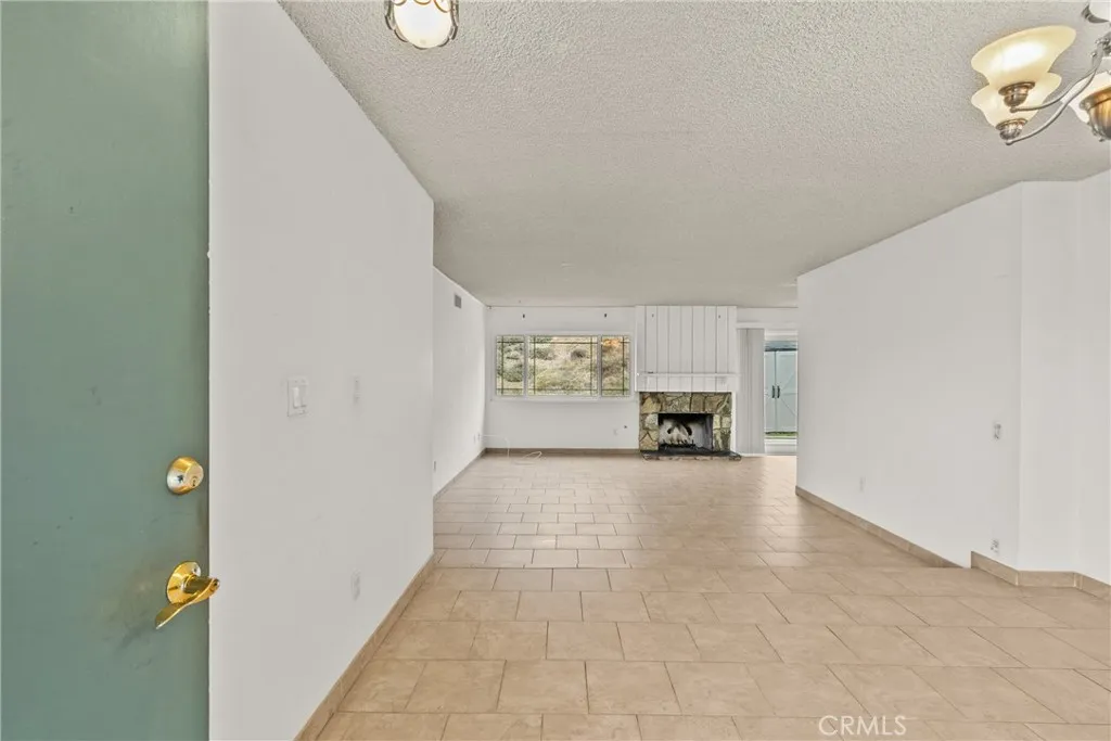 Additional image 18 of 29147 Lotusgarden Dr, Canyon Country, CA 91387