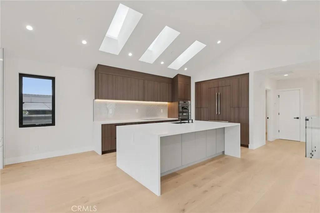 Additional image 14 of 526 Klamath Street, Brisbane, CA 94005