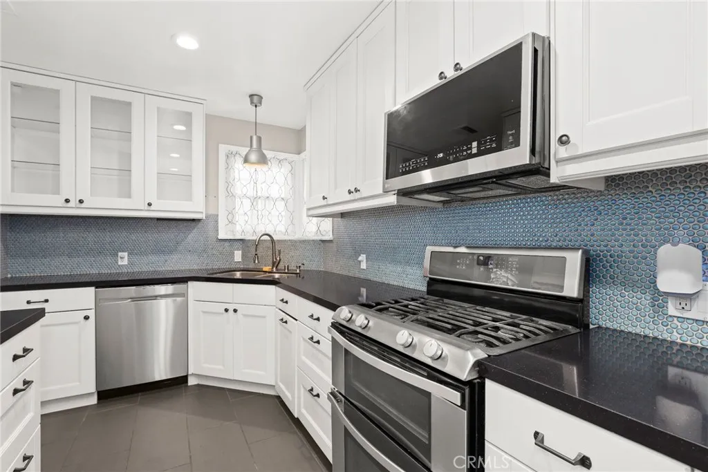 Additional image 43 of 2117 N Screenland Dr, Burbank, CA 91505