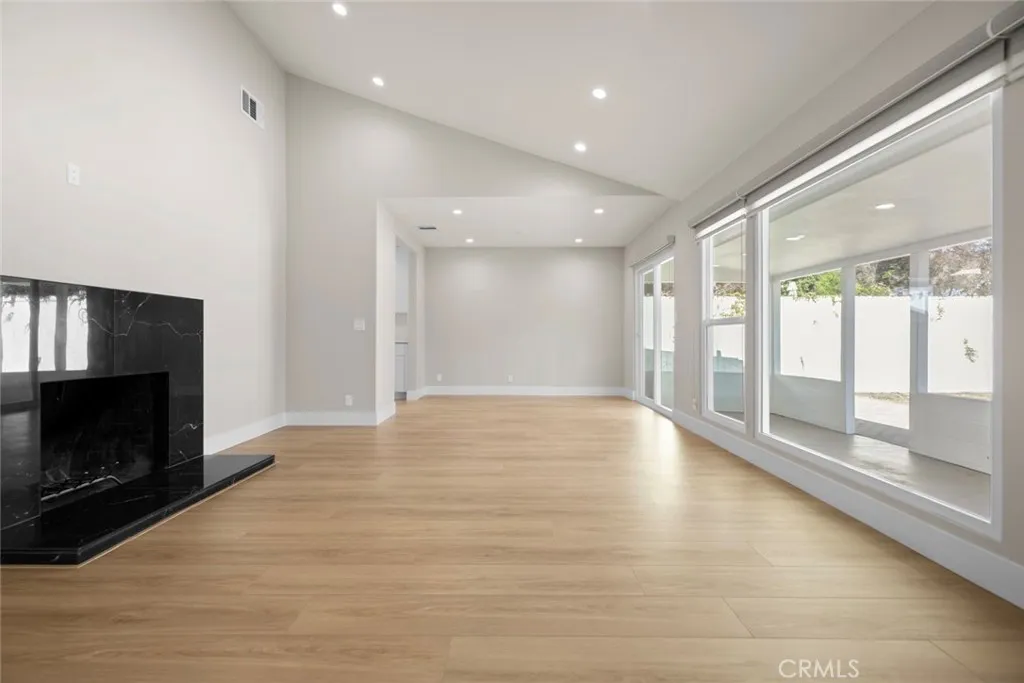 Additional image 8 of 6820 Encino Avenue, Van Nuys, CA 91406