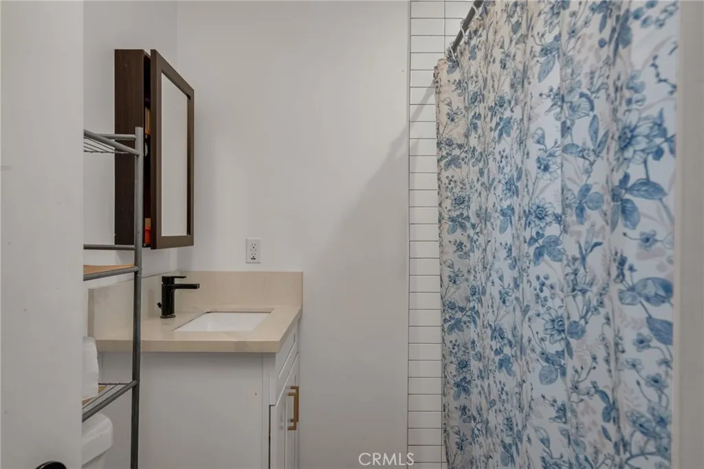 Additional image 71 of 827 E 97th St, Los Angeles, CA 90002