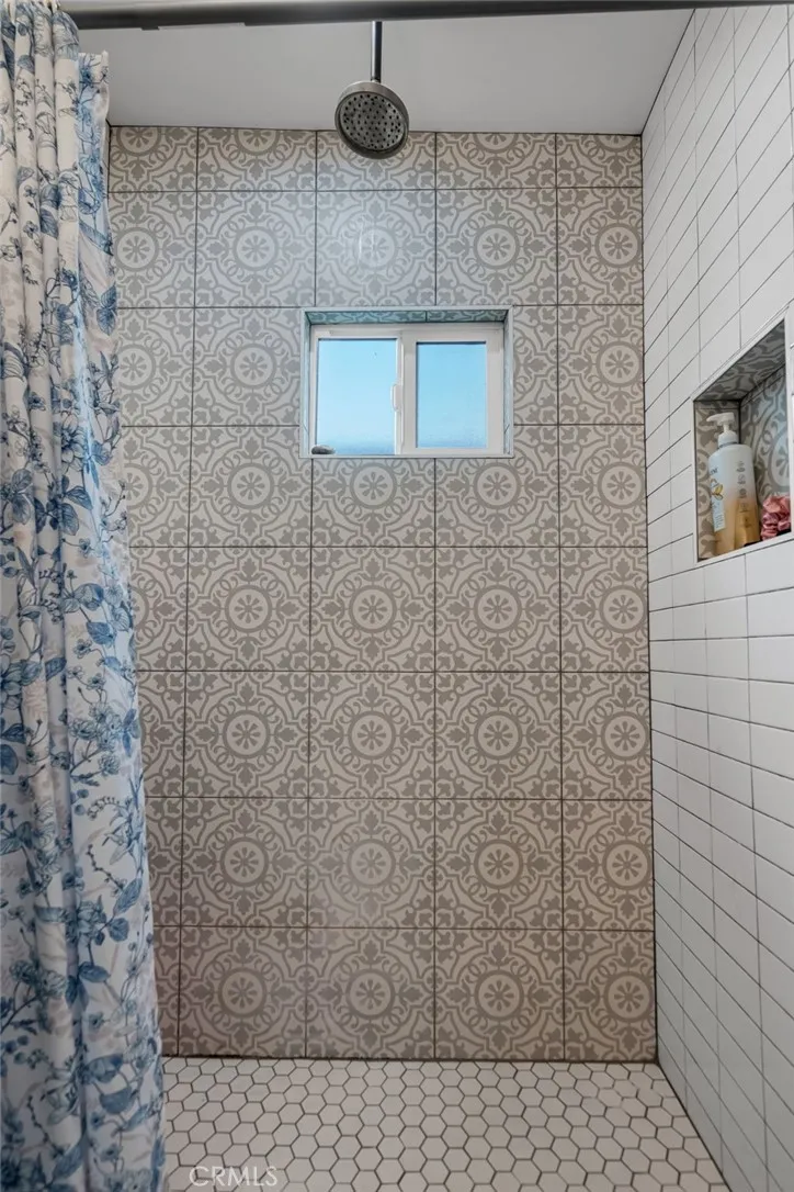 Additional image 74 of 827 E 97th St, Los Angeles, CA 90002