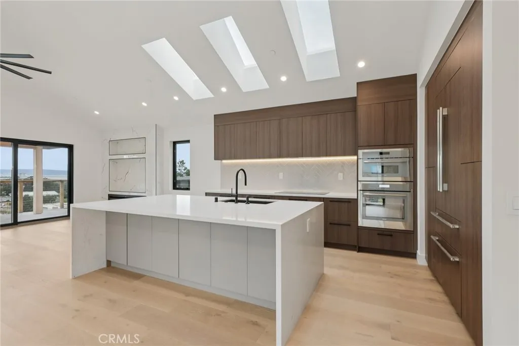 Additional image 90 of 526 Klamath Street, Brisbane, CA 94005