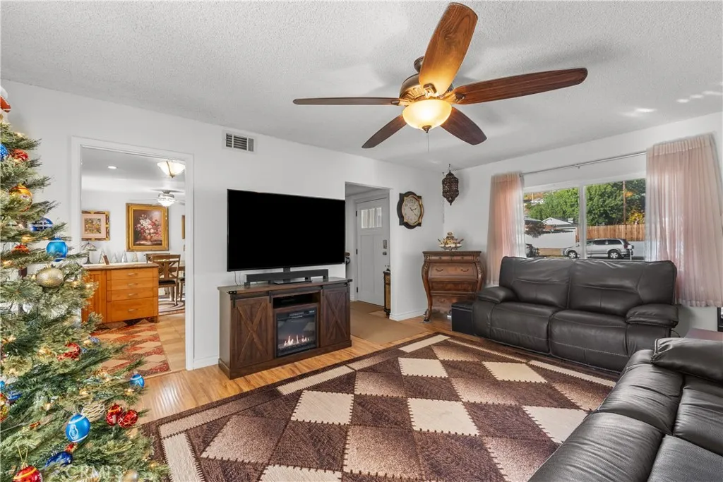 Additional image 43 of 19726 Steinway St, Canyon Country, CA 91351